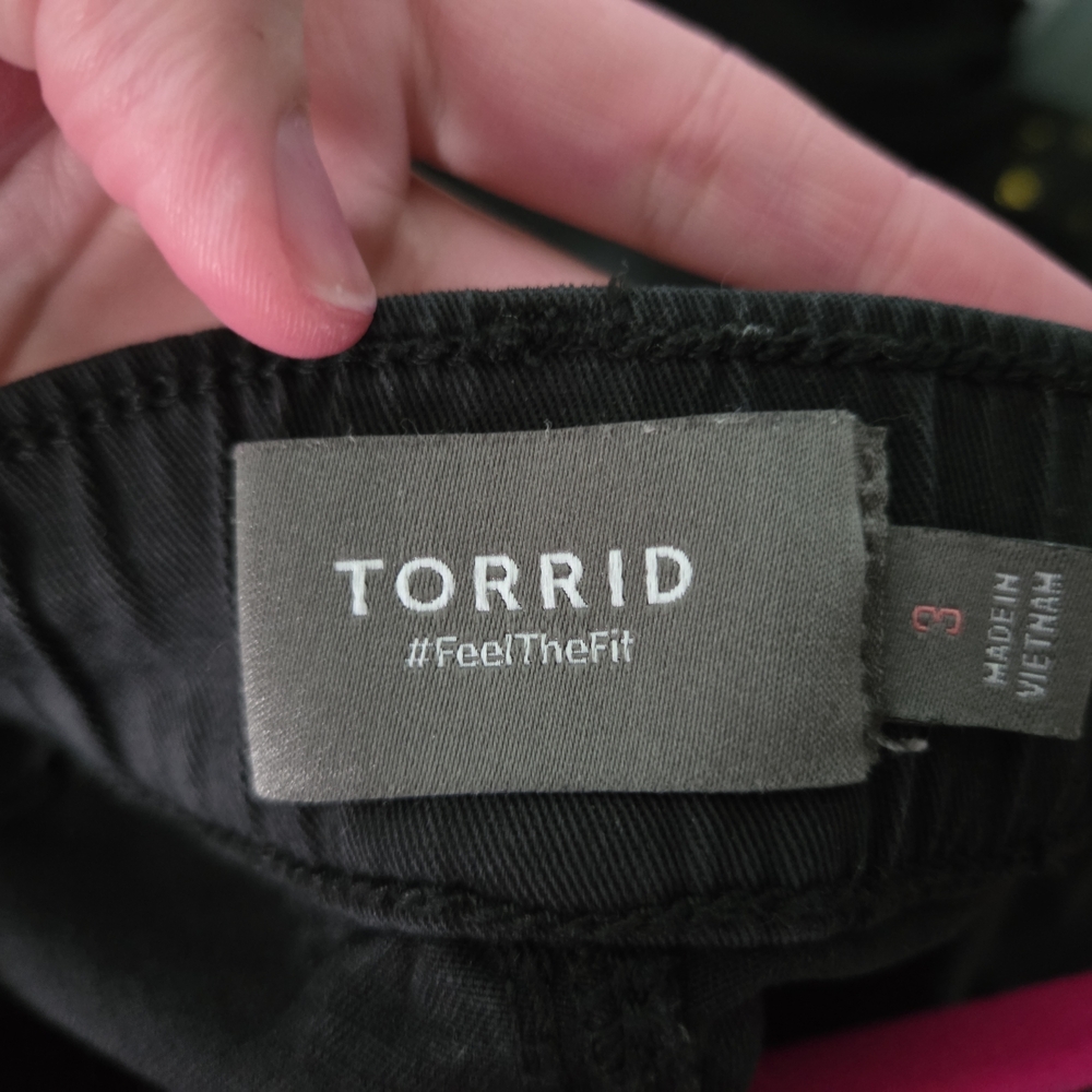 Torrid 3.5" Pull-On Weekend Mid-Rise Short- Size 3x - Picture 10 of 11